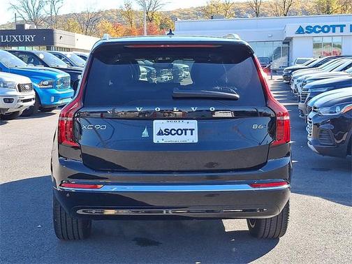 2025 Volvo XC90 B6 Plus 7-Seater