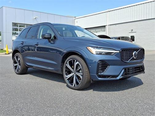 2025 Volvo XC60 Plug-In Hybrid T8 Ultra