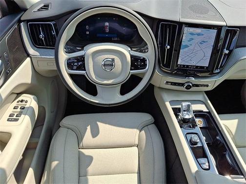 2025 Volvo XC60 Plug-In Hybrid T8 Ultra
