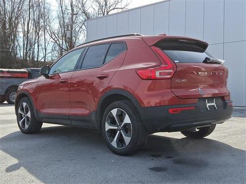 2025 Volvo XC40 Plus Dark Theme