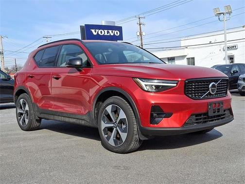 2025 Volvo XC40 Plus Dark Theme