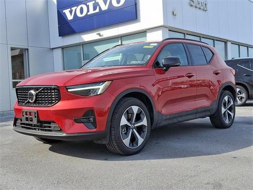 2025 Volvo XC40 Plus Dark Theme