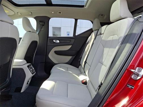 2025 Volvo XC40 Plus Dark Theme