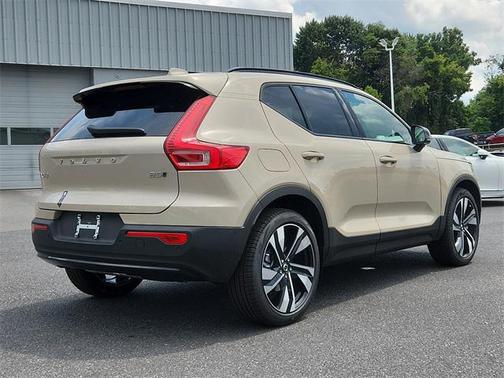 2025 Volvo XC40 Plus Dark Theme