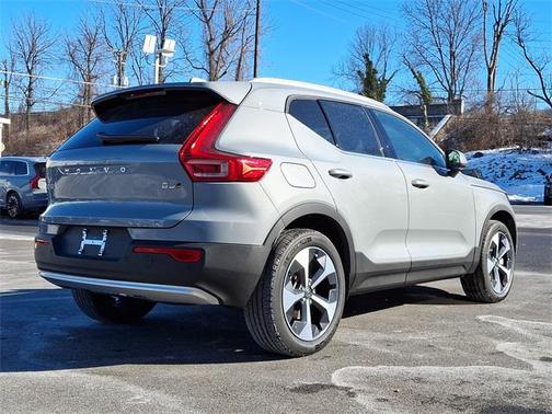 2025 Volvo XC40 B5 Core Bright Theme