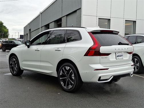 2026 Volvo XC60 B5 Plus