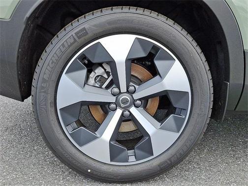 2025 Volvo XC40 B5 Core Bright Theme