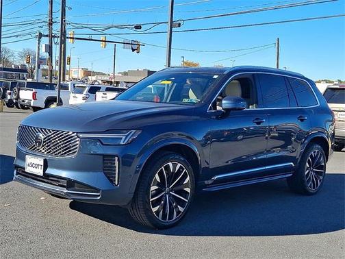 2025 Volvo XC90 B6 Plus 7-Seater