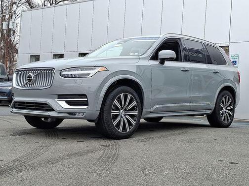 2025 Volvo XC90 B5 Plus