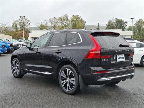 2023 Volvo XC60 B5 Ultimate Bright Theme