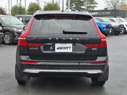 2023 Volvo XC60 B5 Ultimate Bright Theme