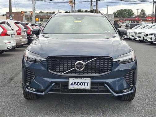 2024 Volvo XC60 B5 Ultimate Dark Theme