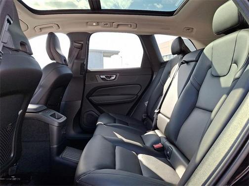 2025 Volvo XC60 Plug-In Hybrid T8 Core