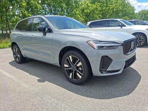 Vapour Grey Metallic 2026 Volvo XC60 B5 Plus