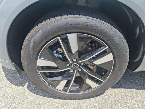 Vapour Grey Metallic 2026 Volvo XC60 B5 Plus