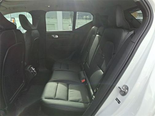 2026 Volvo XC40 B5 Ultra