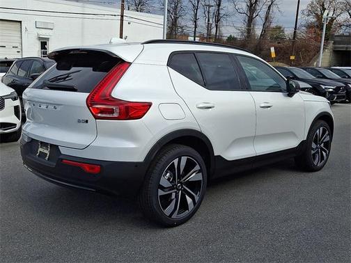 2026 Volvo XC40 B5 Ultra