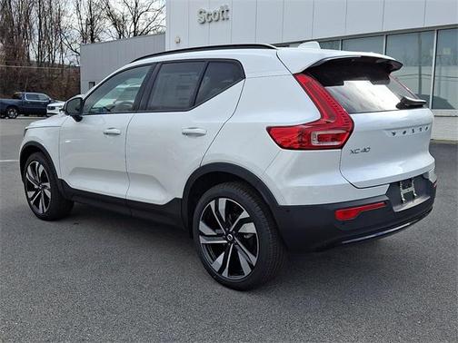2026 Volvo XC40 B5 Ultra