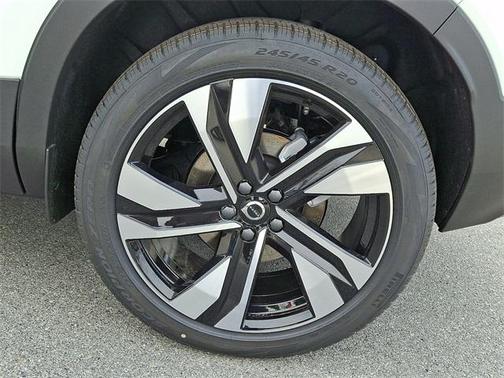 2026 Volvo XC40 B5 Ultra