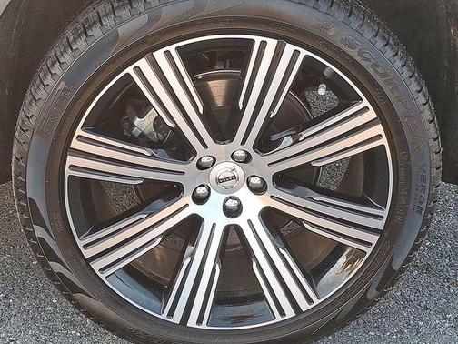 2025 Volvo XC90 B6 Ultra