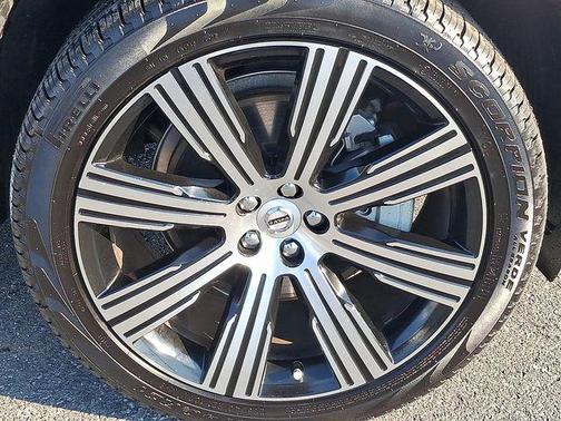 2025 Volvo XC90 B6 Ultra