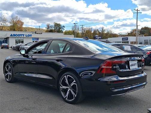 2025 Volvo S60 B5 Plus