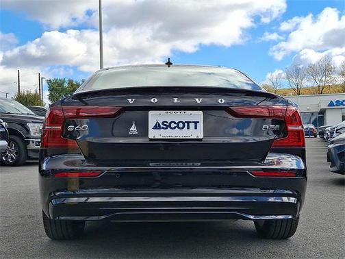 2025 Volvo S60 B5 Plus