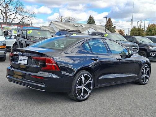 2025 Volvo S60 B5 Plus