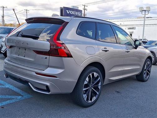 2026 Volvo XC60 B5 Plus