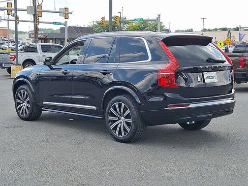 Onyx Black Metallic 2023 Volvo XC90 B6 Plus 7-Seater