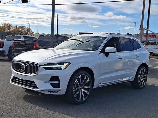 2023 Volvo XC60 B5 Ultimate Bright Theme
