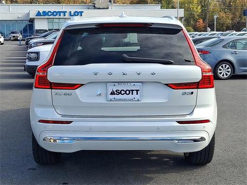 2023 Volvo XC60 B5 Ultimate Bright Theme