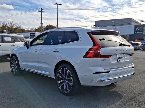 2023 Volvo XC60 B5 Ultimate Bright Theme