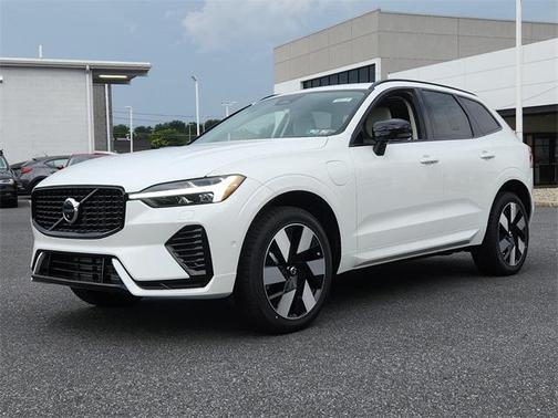 2025 Volvo XC60 Plug-In Hybrid T8 Plus