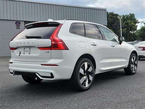 2025 Volvo XC60 Plug-In Hybrid T8 Plus