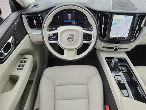 2025 Volvo XC60 Plug-In Hybrid T8 Plus