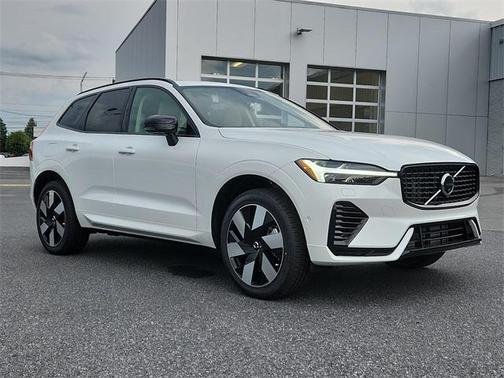 2025 Volvo XC60 Plug-In Hybrid T8 Plus