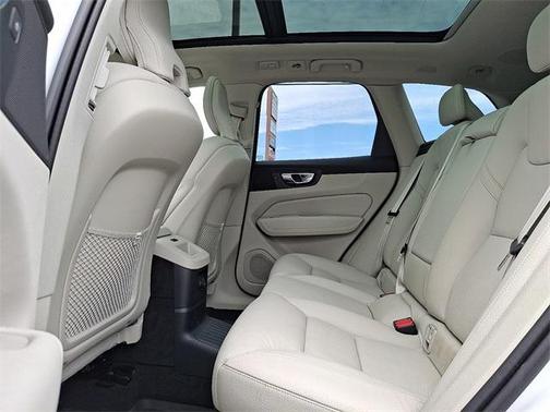 2025 Volvo XC60 Plug-In Hybrid T8 Plus