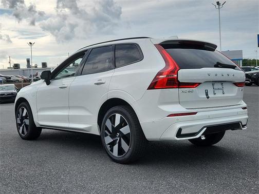 2025 Volvo XC60 Plug-In Hybrid T8 Plus