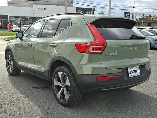 2023 Volvo XC40 B5 Plus Dark Theme