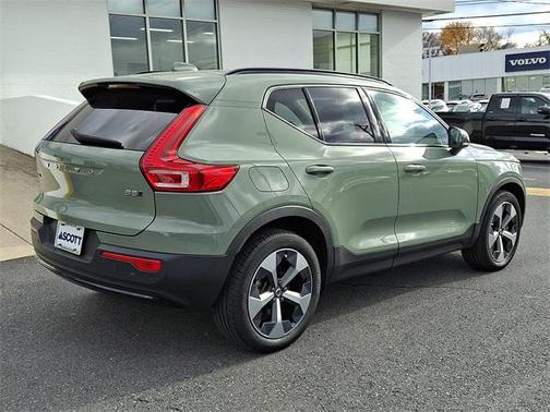 2023 Volvo XC40 B5 Plus Dark Theme