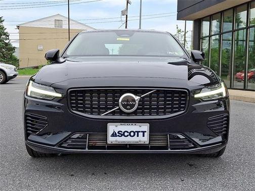 2023 Volvo S60 Recharge Plug-In Hybrid T8 Plus Dark Theme