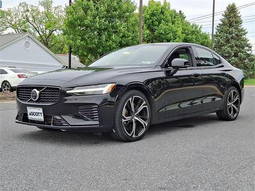 2023 Volvo S60 Recharge Plug-In Hybrid T8 Plus Dark Theme