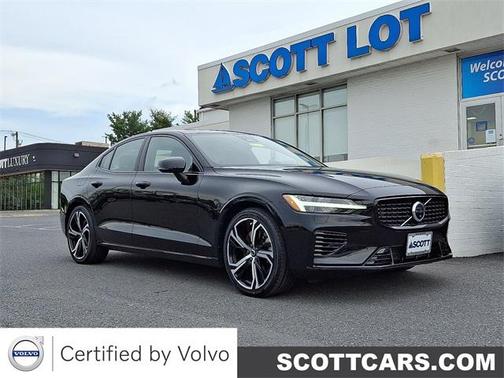 2023 Volvo S60 Recharge Plug-In Hybrid T8 Plus Dark Theme