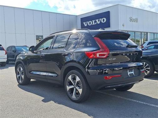 2026 Volvo XC40 B5 Plus