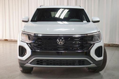 opal white pearl 2026 Volkswagen Atlas Cross Sport 2.0T SE w/Technology 4MOTION