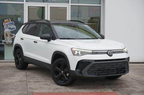 Pure White w/Deep Blk Rf 2025 Volkswagen Taos 1.5T SE Black