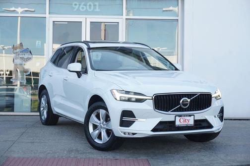 White 2022 Volvo XC60 B5 Momentum