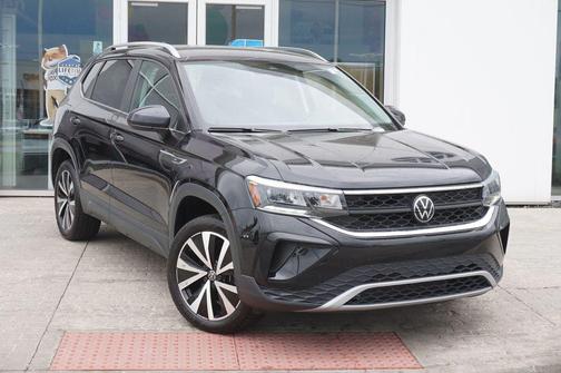 Deep Black 2023 Volkswagen Taos 1.5T SE