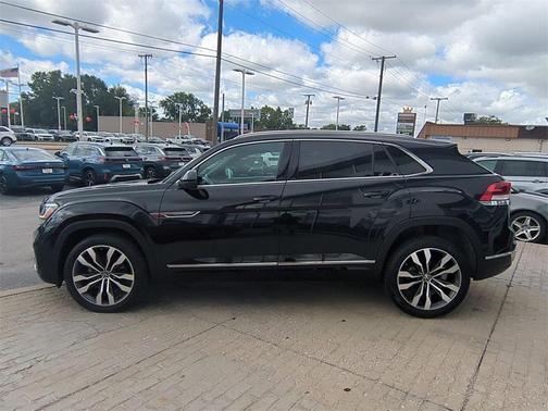 2023 Volkswagen Atlas Cross Sport 3.6L V6 SEL Premium R-Line